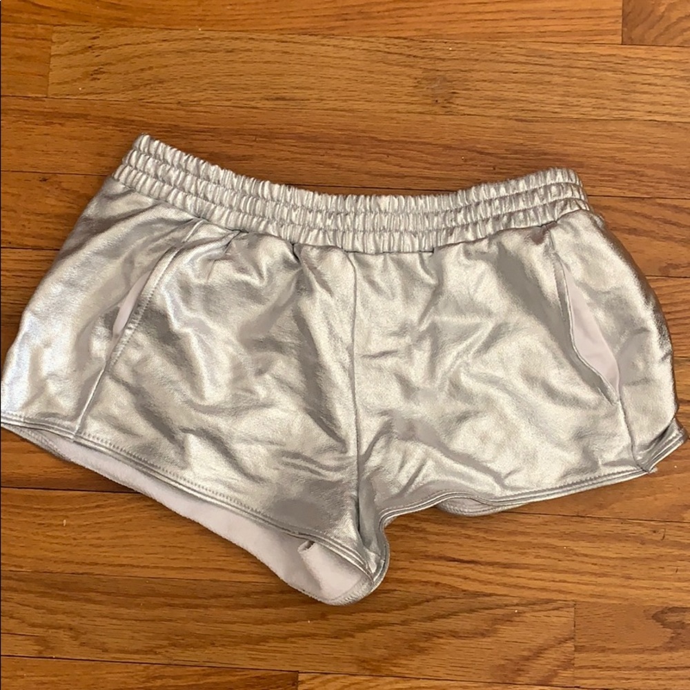 NWOT Forever 21 silver elastic waist short Small